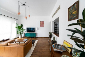 Spacious & Cozy Downtown Condo with Stunning View